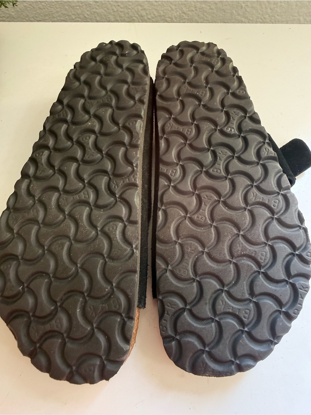 Birkenstock Arizona women size 8 soft footbed Black Two-Strap Suede Sandals - Picture 4 of 8